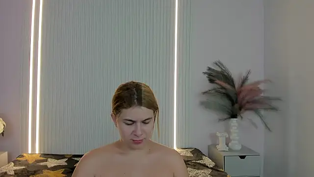 VivianOwen9 online show from March 2, 2026, 3:08 pm