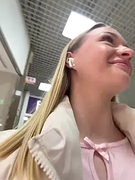 Snapshot of HelloAsh123 chatting on March 4, 2026, 4:13 pm HelloAsh123 online show from March 4, 2026, 4:13 pm