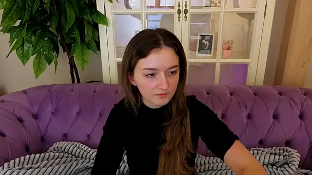 CyrenaLuxe online show from March 20, 2026, 6:24 pm