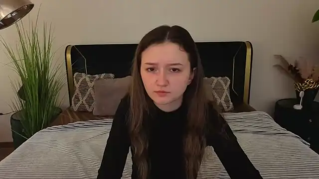 CyrenaLuxe online show from March 21, 2026, 6:40 am