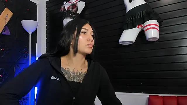 Snapshot of MiaFox_03 chatting on February 11, 2026, 2:33 pm MiaFox 03 online show from February 11, 2026, 2:33 pm