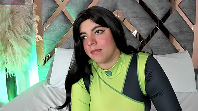 Cheerry Lee  online show from December 18, 2025, 1:28 pm