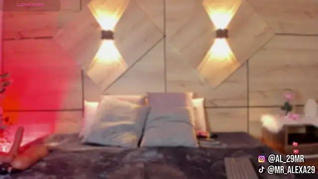 sussan fox  online show from March 16, 2026, 8:13 pm