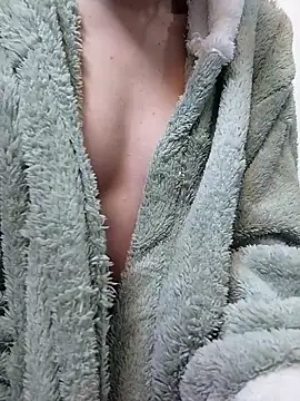 Snapshot of yasmina2020 chatting on January 7, 2026, 10:07 am yasmina2020 online show from January 7, 2026, 10:07 am