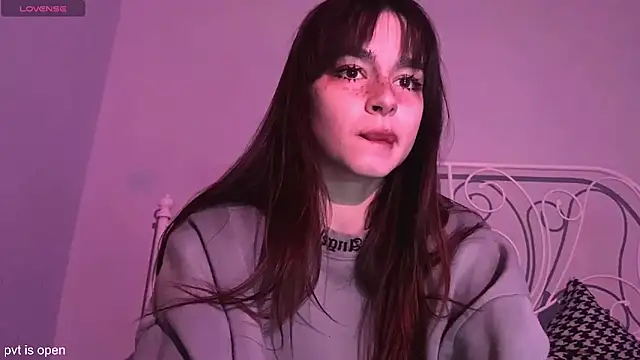 xx lily online show from December 23, 2025, 4:32 am