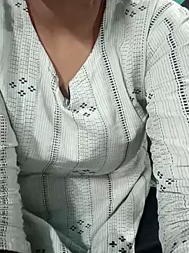 Snapshot of teena-11 chatting on May 16, 2026, 11:31 am teena-11 online show from May 16, 2026, 11:31 am
