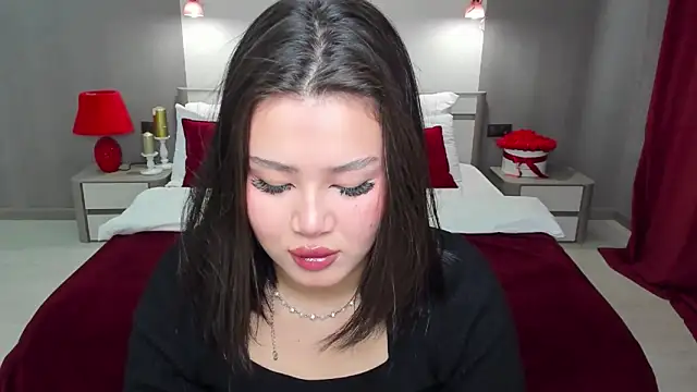 Brunette Charm online show from April 15, 2026, 11:06 am