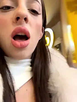 YeaLina online show from January 6, 2026, 12:09 pm