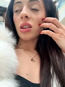 YeaLina online show from January 8, 2026, 11:23 am