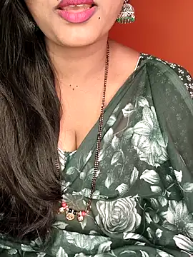 Snapshot of Rachu_love chatting on February 4, 2026, 7:03 am Rachu love online show from February 4, 2026, 7:03 am