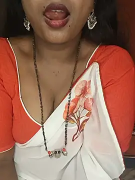 Snapshot of Rachu_love chatting on August 1, 2026, 5:23 pm Rachu love online show from August 1, 2026, 5:23 pm