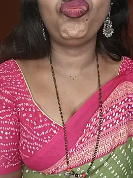 Snapshot of Rachu_love chatting on August 3, 2026, 4:33 pm Rachu love online show from August 3, 2026, 4:33 pm