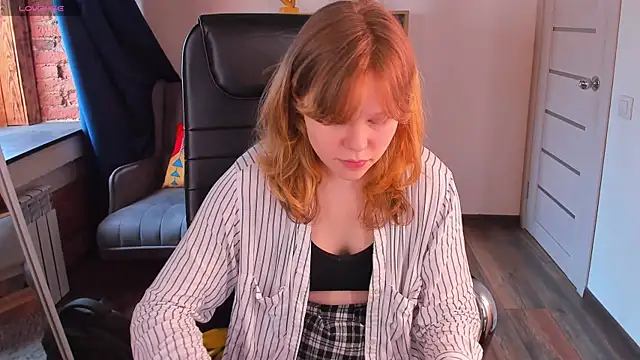 Snapshot of Soft_Flame chatting on April 12, 2026, 10:53 am Soft Flame online show from April 12, 2026, 10:53 am