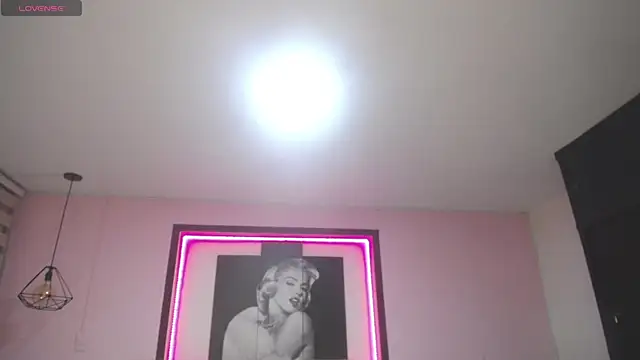 Snapshot of Kendall_fox_x chatting on December 23, 2025, 4:21 am Kendall fox x online show from December 23, 2025, 4:21 am