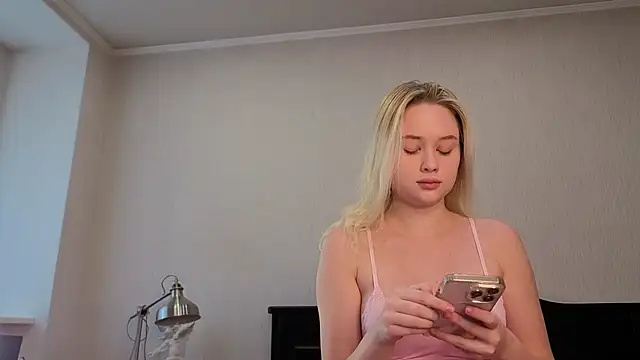 Jessiestar  online show from March 12, 2026, 11:27 am