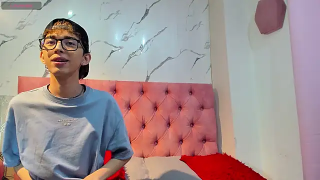 Snapshot of double_temptation2 chatting on December 19, 2025, 9:22 pm double temptation2 online show from December 19, 2025, 9:22 pm