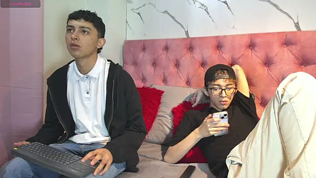 Snapshot of double_temptation2 chatting on December 20, 2025, 7:54 pm double temptation2 online show from December 20, 2025, 7:54 pm