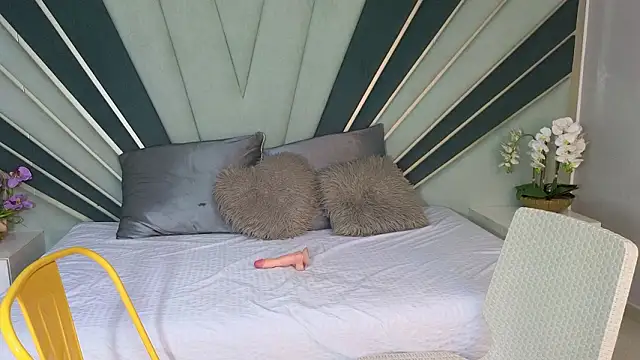 DulceeEsmeralda online show from March 20, 2026, 2:11 pm