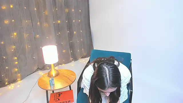 Snapshot of YvonneRobes chatting on December 20, 2025, 11:50 am YvonneRobes online show from December 20, 2025, 11:50 am