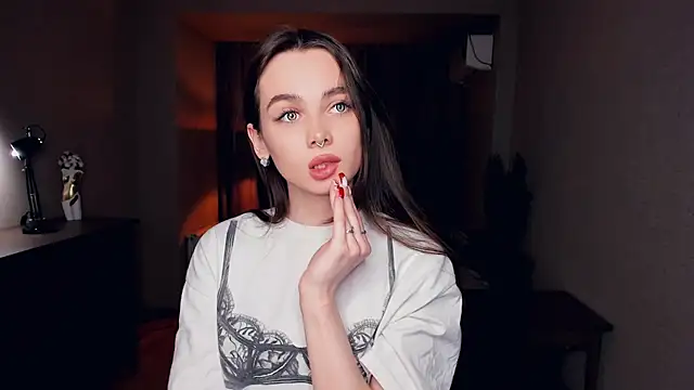 Snapshot of YvonneRobes chatting on January 8, 2026, 7:49 pm YvonneRobes online show from January 8, 2026, 7:49 pm