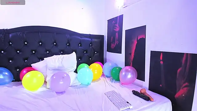 Snapshot of SweetVenomX chatting on December 23, 2025, 5:49 am SweetVenomX online show from December 23, 2025, 5:49 am