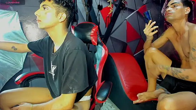 Hot Boys Without Limits online show from December 17, 2025, 4:07 am