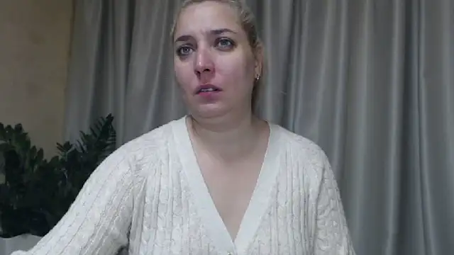 Snapshot of sweetpussy13 chatting on October 4, 2025, 6:00 am sweetpussy13 online show from October 4, 2025, 6:00 am