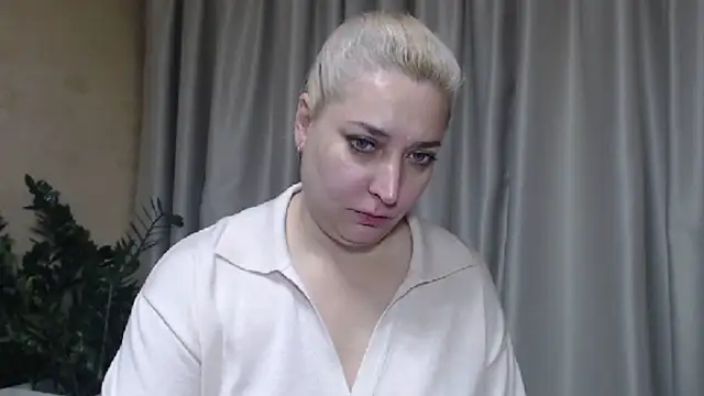 Snapshot of sweetpussy13 chatting on October 9, 2025, 5:49 am sweetpussy13 online show from October 9, 2025, 5:49 am