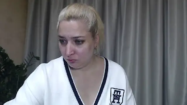 Snapshot of sweetpussy13 chatting on October 13, 2025, 6:24 am sweetpussy13 online show from October 13, 2025, 6:24 am