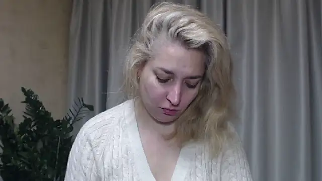 Snapshot of sweetpussy13 chatting on October 16, 2025, 4:46 am sweetpussy13 online show from October 16, 2025, 4:46 am