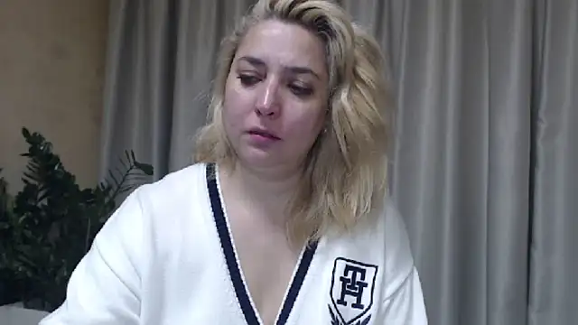 Snapshot of sweetpussy13 chatting on October 18, 2025, 6:16 am sweetpussy13 online show from October 18, 2025, 6:16 am