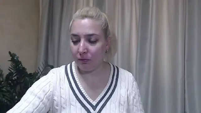 Snapshot of sweetpussy13 chatting on October 26, 2025, 6:52 am sweetpussy13 online show from October 26, 2025, 6:52 am