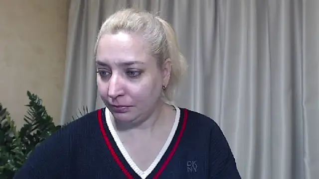 Snapshot of sweetpussy13 chatting on November 3, 2025, 7:09 am sweetpussy13 online show from November 3, 2025, 7:09 am