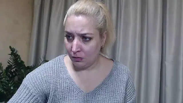 Snapshot of sweetpussy13 chatting on November 6, 2025, 7:20 am sweetpussy13 online show from November 6, 2025, 7:20 am