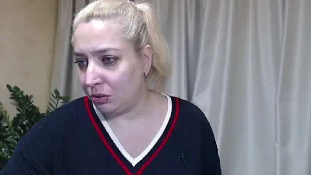 Snapshot of sweetpussy13 chatting on November 8, 2025, 7:30 am sweetpussy13 online show from November 8, 2025, 7:30 am