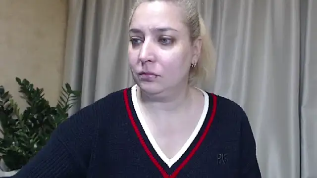 Snapshot of sweetpussy13 chatting on November 10, 2025, 8:57 am sweetpussy13 online show from November 10, 2025, 8:57 am