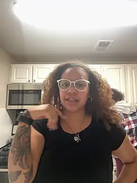 CaramelaTwirl online show from January 10, 2026, 4:03 am