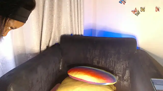 UzuriZahra01 online show from February 25, 2026, 2:16 pm