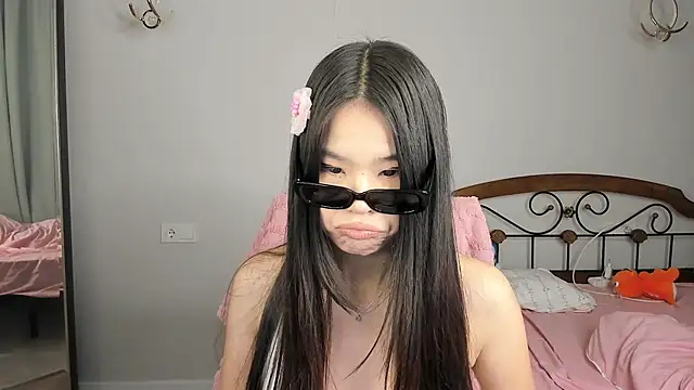 amiya cute online show from February 15, 2026, 3:31 pm