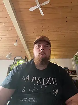 Snapshot of YoursxTruly chatting on December 16, 2025, 11:37 am YoursxTruly online show from December 16, 2025, 11:37 am