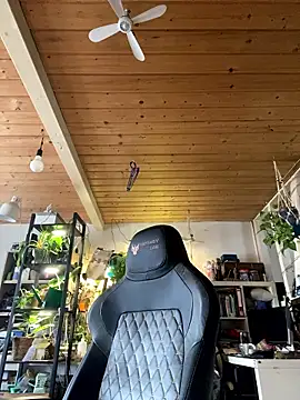 Snapshot of YoursxTruly chatting on January 14, 2026, 10:54 am YoursxTruly online show from January 14, 2026, 10:54 am