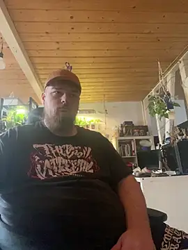 Snapshot of YoursxTruly chatting on January 15, 2026, 11:04 am YoursxTruly online show from January 15, 2026, 11:04 am