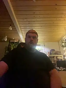 Snapshot of YoursxTruly chatting on February 6, 2026, 7:28 pm YoursxTruly online show from February 6, 2026, 7:28 pm