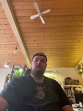 Snapshot of YoursxTruly chatting on February 12, 2026, 1:17 pm YoursxTruly online show from February 12, 2026, 1:17 pm