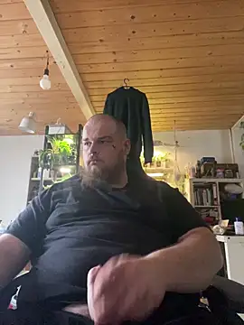 Snapshot of YoursxTruly chatting on February 20, 2026, 3:12 pm YoursxTruly online show from February 20, 2026, 3:12 pm