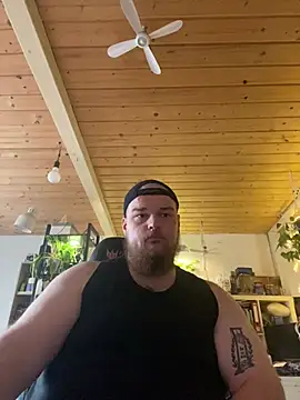 Snapshot of YoursxTruly chatting on February 25, 2026, 10:03 am YoursxTruly online show from February 25, 2026, 10:03 am