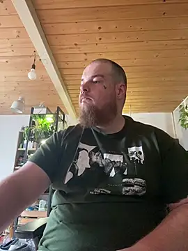 Snapshot of YoursxTruly chatting on February 26, 2026, 11:09 am YoursxTruly online show from February 26, 2026, 11:09 am