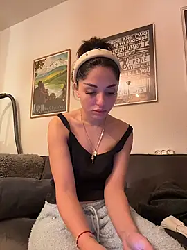 Snapshot of SilkyMira chatting on February 7, 2026, 9:29 pm SilkyMira online show from February 7, 2026, 9:29 pm