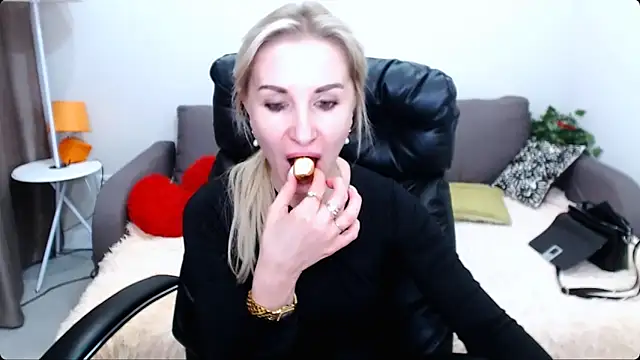 Snapshot of Hanna--Sweet chatting on February 4, 2026, 10:32 am Hanna--Sweet online show from February 4, 2026, 10:32 am