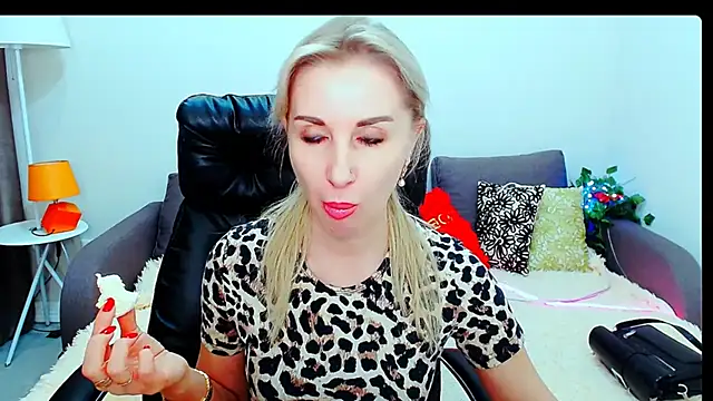 Snapshot of Hanna--Sweet chatting on February 24, 2026, 10:24 am Hanna--Sweet online show from February 24, 2026, 10:24 am